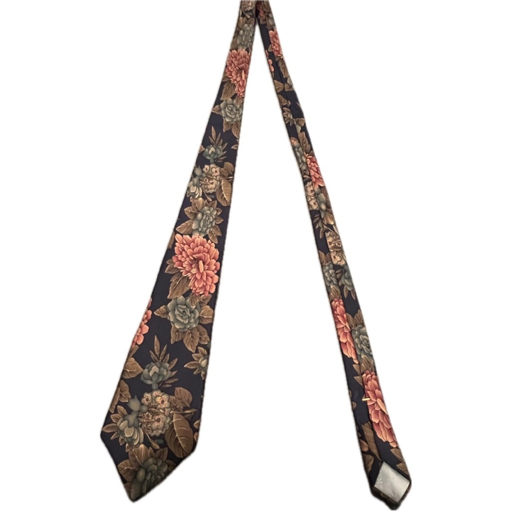 Oscar de la Renta floral tie, good used condition.